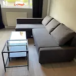 Entire Lovely 2 Bedroom Apartment With Private Garden & Free Street Parking