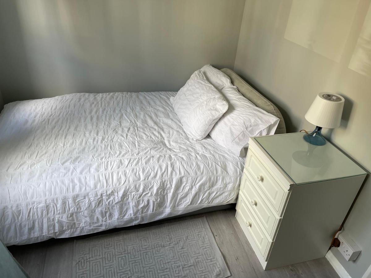 Entire Lovely 2 Bedroom With Private Garden & Free Street Parking * Londen